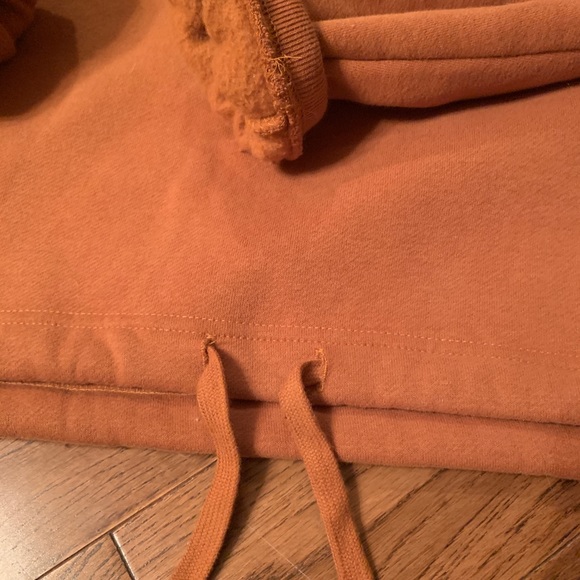 Garage hoodie with ties at the bottom - Picture 3 of 4